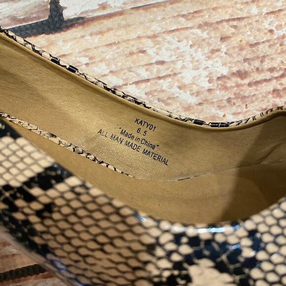 River Berry snake print pumps size 6.5 - Picture 4 of 9
